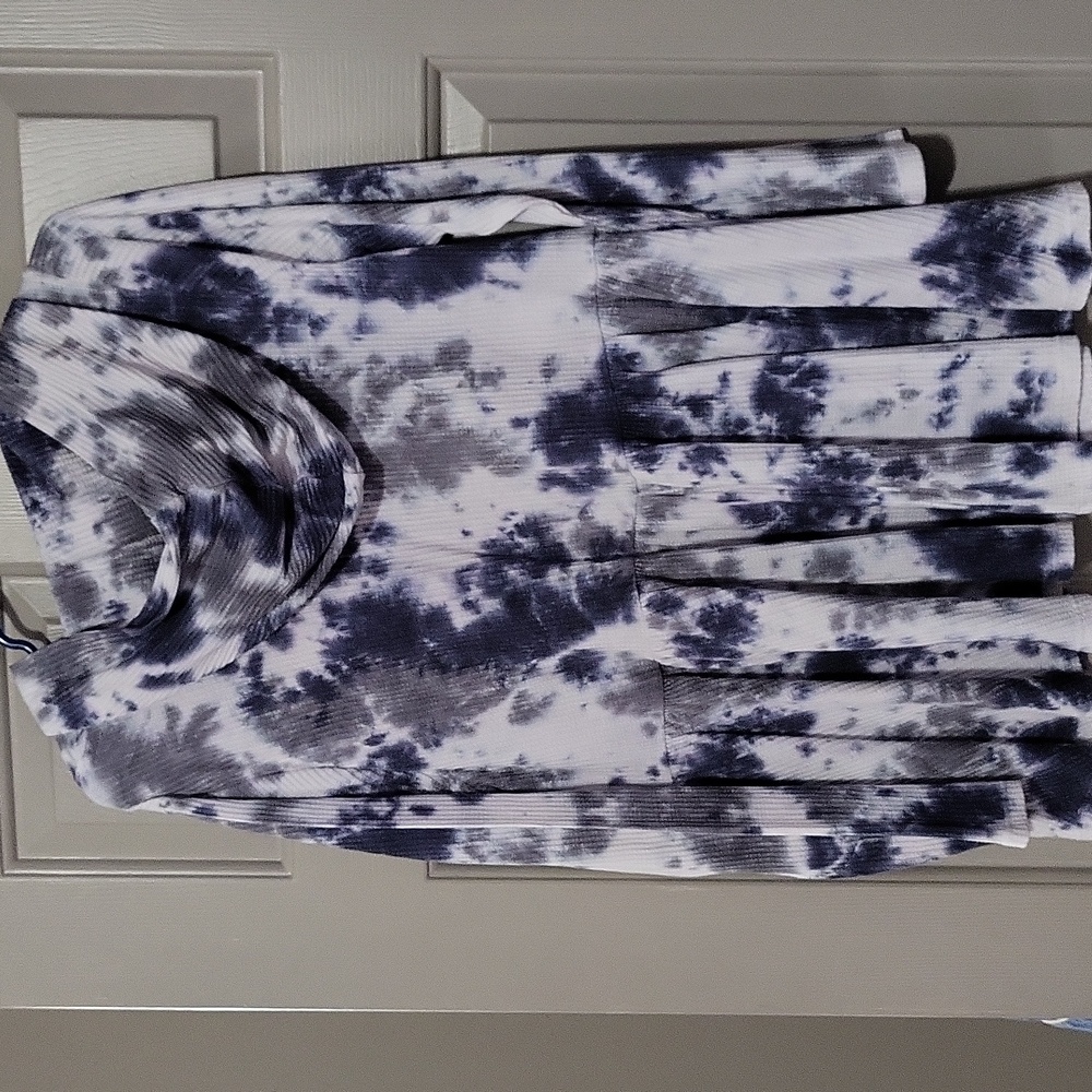Ladies top - Picture 3 of 3